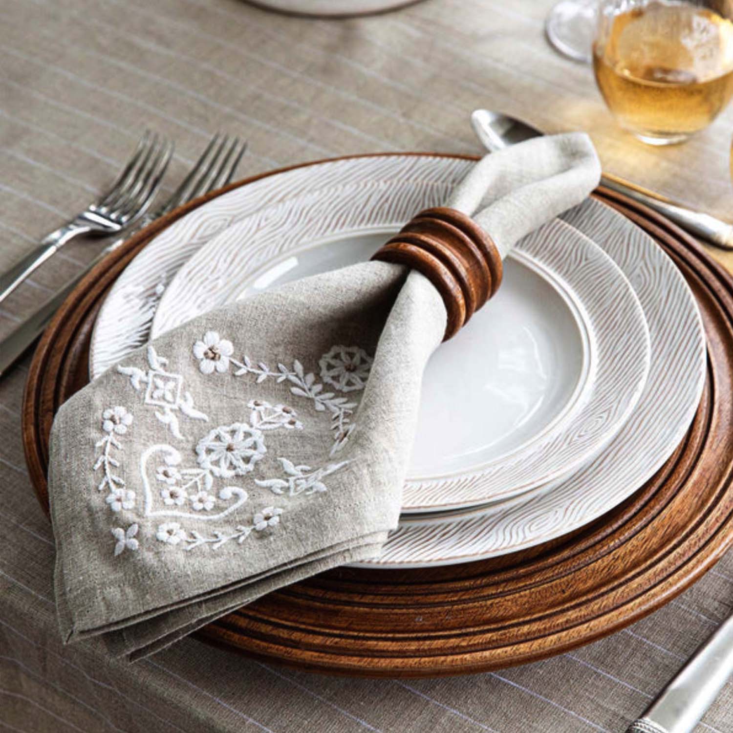 Bilbao Wood Napkin Ring - Image 3